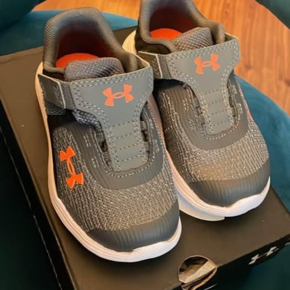 BRAND NEW toddler boy girl under armour binf outhustle print velcro shoes size 7 - Picture 5 of 6